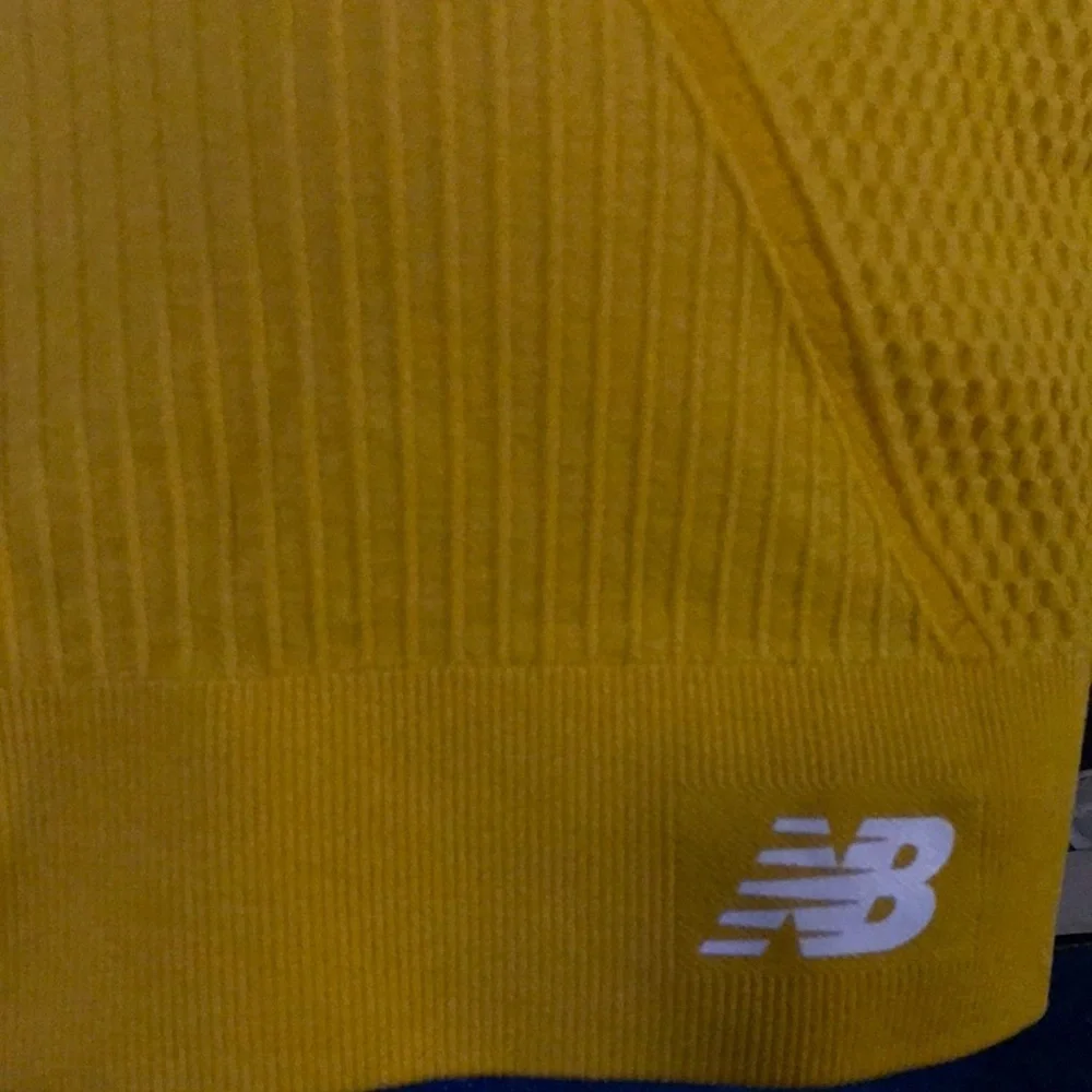 NEW BALANCE YELLOW SPORTS BRA LARGE - Picture 3 of 7